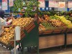 suasana-di-rak-buah-dan-produk-segar-lainnya-di-lotte-mart-panakkukang-makassar.jpg