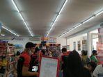 suasana-di-salah-satu-gerai-alfamidi-2282020.jpg