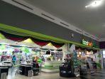 suasana-foodmart-mal-phinisi-point-makassar-sabtu.jpg