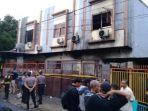 suasana-kebakaran-rumah-toko-ruko-di-jl-titan-makassar-kamis-912020-sore.jpg