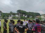 suasana-klub-liga-3-sulsel-alesha-fc-saat-latihan-di-lapangan-hasanuddin-kota-makassar.jpg