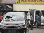 suasana-pasca-penyerangan-di-polsek-ciracas-jakarta-sabtu-2982020.jpg