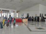 suasana-pelabuhan-bajoe-kabupaten-bone-rabu-1952021.jpg