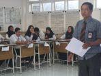 suasana-pelatihan-motivasi-berprestasi-di-ruang-kelas-smk-smak-makassar.jpg