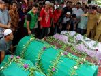 suasana-pemakaman-korban-pembunuhan-satu-keluarga-di-medan_20170411_070924.jpg