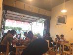 suasana-pengunjung-warkop-suara-gowa-coffe-beberapa-waktu-lalu.jpg