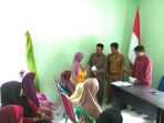 suasana-penyerahan-bantuan-baznas-enrekang-kepada-para-mustahik_20180405_083049.jpg