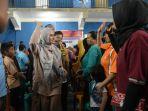 suasana-penyerahan-pkh-secara-simbolis-di-desa-buntu-terpedo-kecamatan-sabbang.jpg