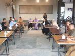 suasana-rapat-evaluasi-koordinasi-dan-optimalisasi-pendapatan-asli-daerah.jpg