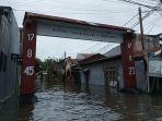 suasana-rumah-terendam-banjir-di-jl-yusuf-bauty-kabupaten-gowa-selasa-7122021.jpg