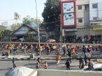 suasana-saat-bentrok-mahasiswa-vs-polisi-pecah-didepan-kantor-dprd-sulsel-jl.jpg