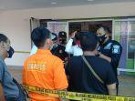suasana-temuan-mayat-di-dalam-kamar-wisma-jl-wahidin-sudiro-husodo-senin-2112020-sore.jpg