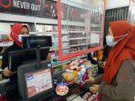 suasana-transaksi-di-salah-satu-outlet-alfamidi-di-makassar-1552021.jpg
