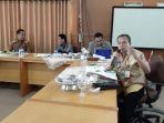 suasana-uji-kelayakan-dan-kepatutan-ukk-di-ruang-pimpinan.jpg