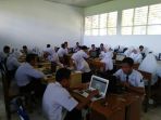 suasana-ujian-nasional-berbasis-komputer-unbk-di-smpn-2-takalar_20180425_232101.jpg