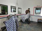suasana-usaha-barbershop-yang-berada-di-jl-andalas-kelurahan-manurungge.jpg