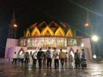 suasana-usai-takbiran-di-masjid-terapung-bj-habibie-jalan-mattirotasi.jpg