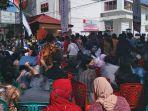 suasana-vaksinasi-covid-19-di-polres-toraja-utara-warga-berkerumun-jumat-2662021.jpg