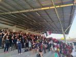 makassar/suporter-hadiri-sesi-latihan-PSM-di-Stadion-Kalegowa-Kabupaten-Gowa-Sabtu-141023.jpg