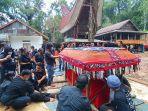 susana-prosesi-pemakaman-oktovianus-rayo-korban-kkb-sadan-pebulian-sabtu-1742021.jpg