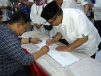 syaiful-saleh-menyerahkan-berkas-syarat-dukungan-maju-sebagai-calon-anggota-dpd-ri_20180422_163339.jpg