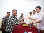 syamsu-rizal-mengembalikan-formulir-pendaftaran-ke-partai-gerindra.jpg