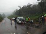 tabrakan-mobil-terjadi-di-jalan-poros-gunung-hasan-sorowako.jpg