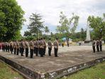 tabur-bunga-di-taman-makam-pahlawan.jpg