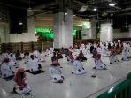 tak-pernah-terjadi-sebelumnya-raja-arab-batasi-salat-tarwih-di-haramain-hanya-30-menit.jpg
