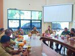 takalar-achmad-dg-sere-pimpin-rapat.jpg