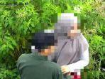 tangkapan-adegan-sepasang-kekasih-bercumbu-di-tengah-kebun.jpg