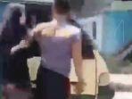tangkapan-layar-video-polisi-pukul-angkot-bertubi-tubi-seperti-salam-dari-binjai.jpg