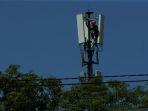 teknisi-sedang-melakukan-pengecekan-jaringan-disalah-satu-bts-milik-telkomsel-4.jpg