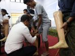 tengku-badarsyah-memakaikan-kaki-palsu_20161215_232247.jpg<pf>pertamina-marketing-operation_20161215_232507.jpg<pf>penyerahan-bantuan-kaki-palsu-di-kantor_20161215_232604.jpg