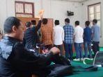 terdakwa-kasus-dugaan-korupsi-dana-bimtek-dprd-enrekang-banteng-kadang-m.jpg
