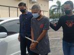 terduga-pelaku-tindak-pidana-penyebaran-video-asusila-af-24-tengah.jpg