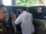 tersangka-makan-minum-rsud-lanto-dg-pasewang-jeneponto-saat-di-bawa-ke-rutan.jpg