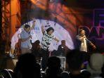 tiga-komedian-makassar-menghibur-pengunjung-festival-danau-matano.jpg