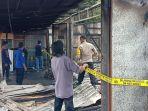 tim-inafis-reskrim-polresta-mamuju-pasangi-police-line-lokasi-kebakaran-di-tambayako.jpg