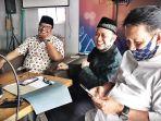 tim-kaukus-masjid-99-kubah-mengadakan-konferensi-pers-di-warkop-teman-ngopi-1482020.jpg
