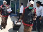 tim-kejaksaan-tinggi-sulsel-membawa-hasil-sitaan-barang-bukti-1562020.jpg