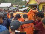 tim-sar-gabungan-mengevakuasi-satu-jenazah-korban-longsor-di-desa-rumbia.jpg