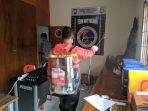 tim-satgas-covid-19-toraja-utara-menyemprot-cairan-disinfektan.jpg