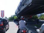traffic-light-di-samping-jembatan-flyover.jpg