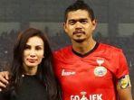 tribuana-tungga-dewi-bukan-istri-pertama-bambang-pamungkas.jpg
