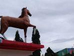 tugu-patung-kuda-kecamatan-binamu-jeneponto.jpg