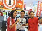 tumming-abu-hadir-memandu-pengunjung.jpg