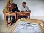 tunanetra-didampingi-pendampingny_20170411_225649.jpg<pf>siswa-tunanetra_20170411_230011.jpg
