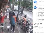 ugal-ugalan-tabrak-gerobak-puluhan-warga-reflek-kejar-pengendara-mobil.jpg