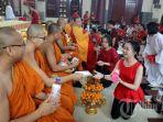 umat-budha5.jpg<pf>umat-budh6.jpg<pf>umat-budha7.jpg